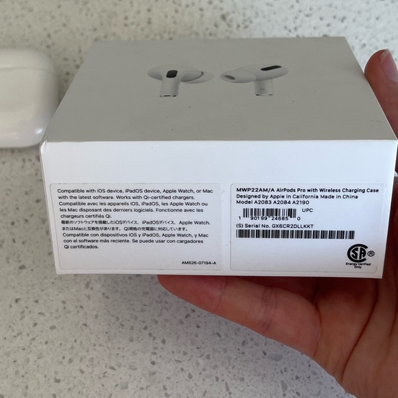 AirPods Pro 1st Generation - Picture 3 of 5